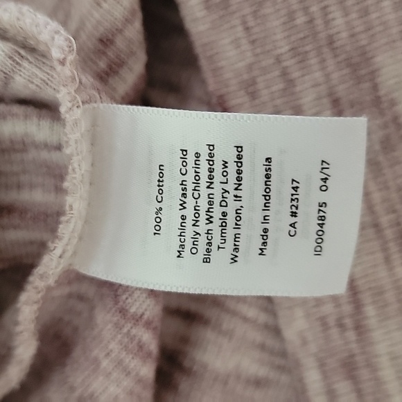 T by Talbots Size SP, Purple / Maroon Marled Sweater, Cowl Neck, Kangaroo Pocket - Picture 6 of 9